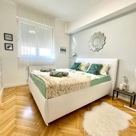 Mint Pearl Apartment 3 Rooms 2 Bathrooms At Kalvin Square Budapest Ngoại thất bức ảnh
