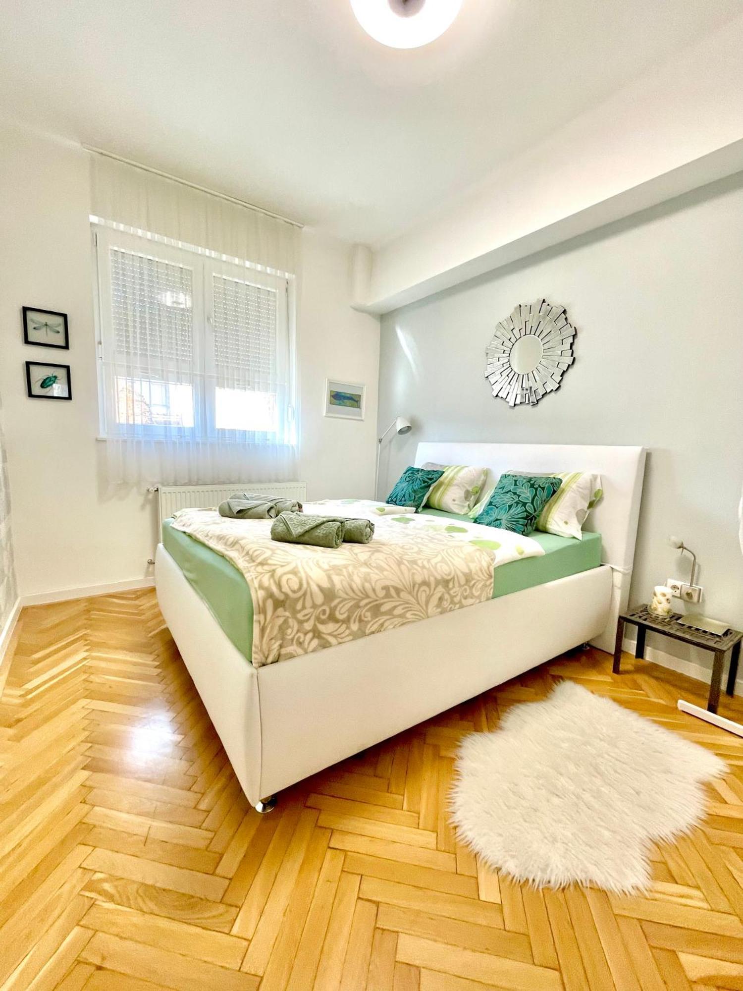 Mint Pearl Apartment 3 Rooms 2 Bathrooms At Kalvin Square Budapest Ngoại thất bức ảnh