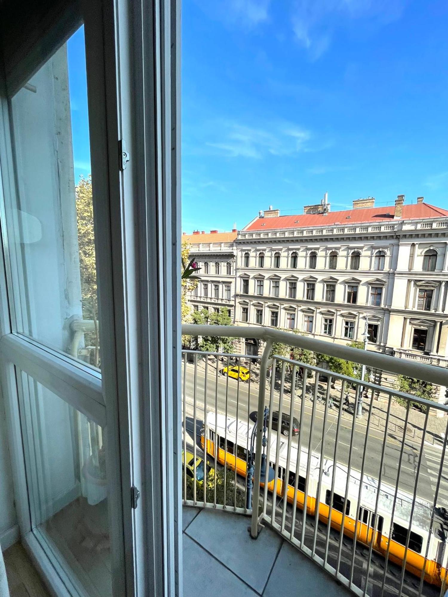 Mint Pearl Apartment 3 Rooms 2 Bathrooms At Kalvin Square Budapest Ngoại thất bức ảnh