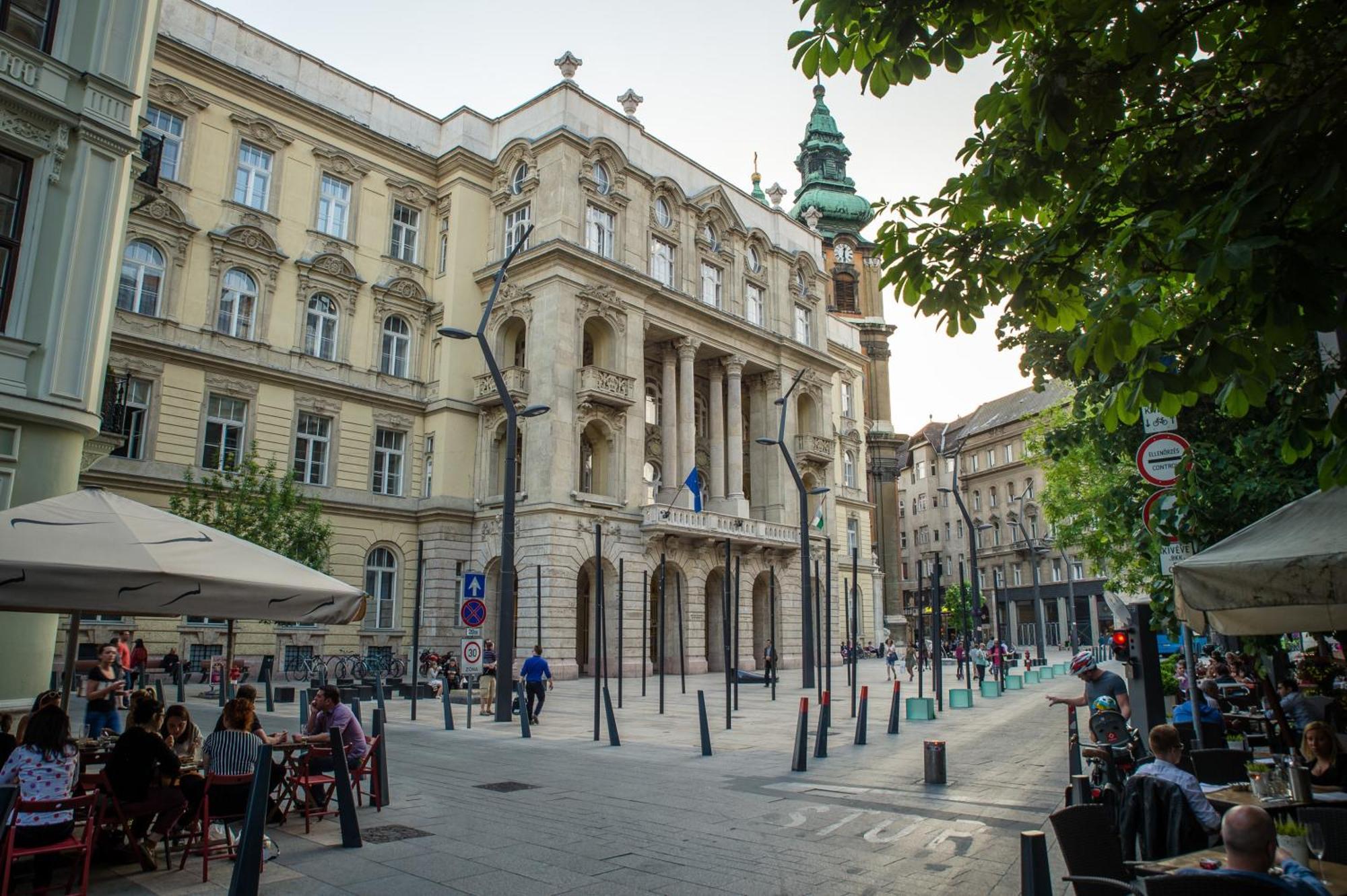 Mint Pearl Apartment 3 Rooms 2 Bathrooms At Kalvin Square Budapest Ngoại thất bức ảnh