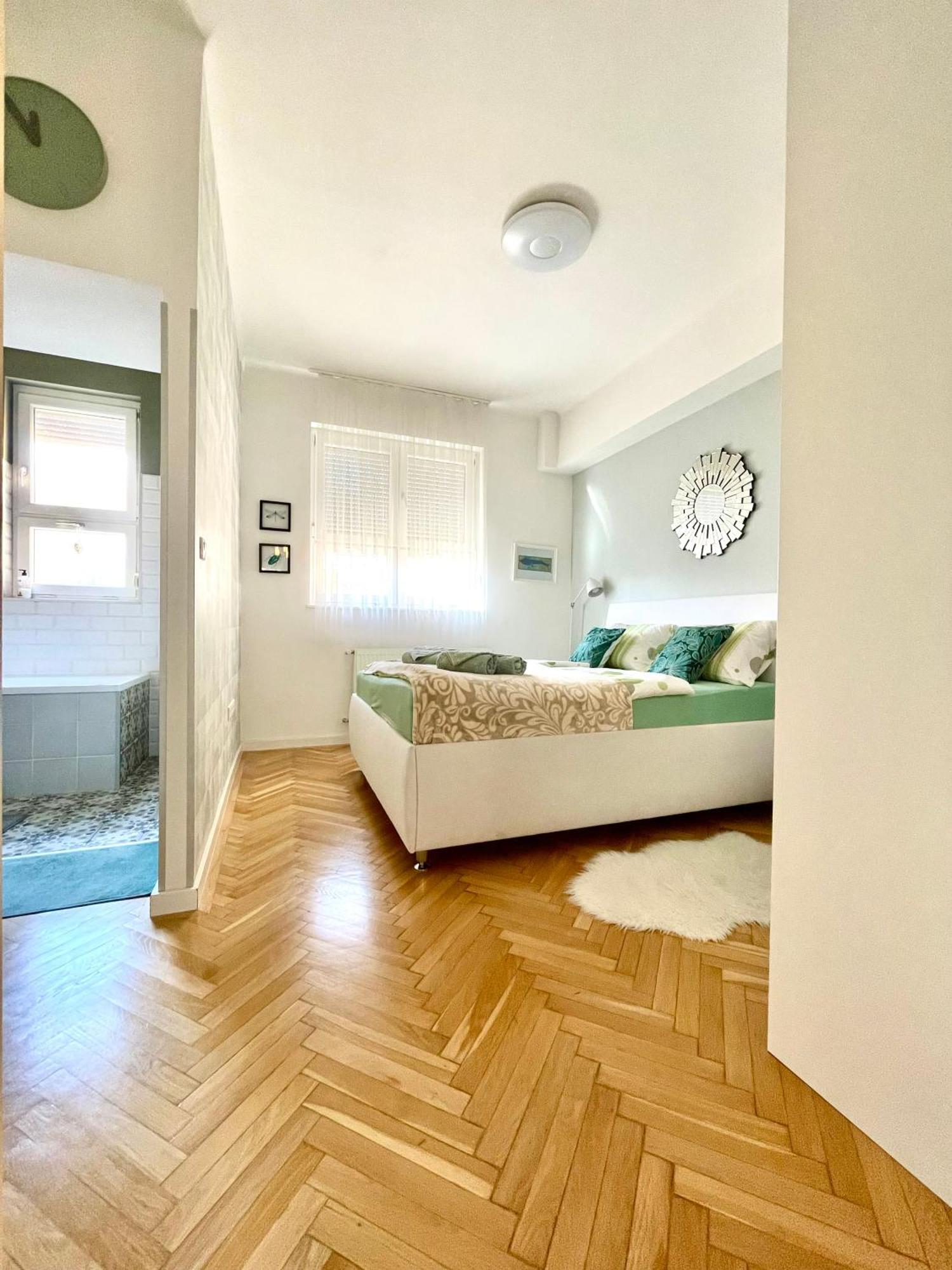 Mint Pearl Apartment 3 Rooms 2 Bathrooms At Kalvin Square Budapest Ngoại thất bức ảnh